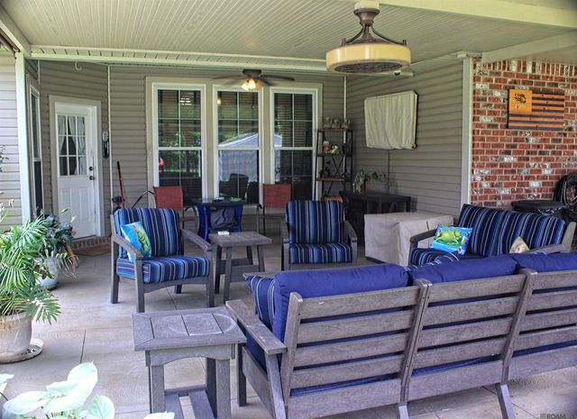 10075 Summerfield Dr, Denham Springs, LA 70726