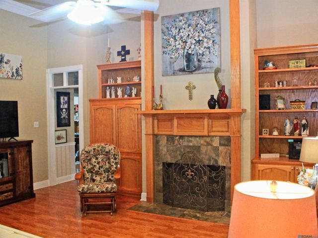 10075 Summerfield Dr, Denham Springs, LA 70726