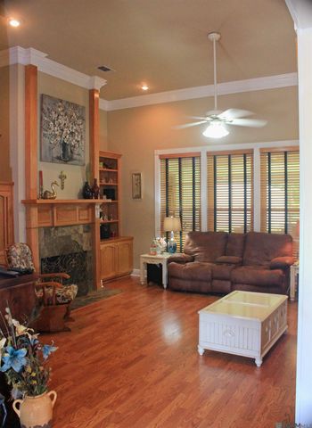 10075 Summerfield Dr, Denham Springs, LA 70726