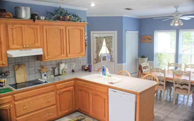 10075 Summerfield Dr, Denham Springs, LA 70726