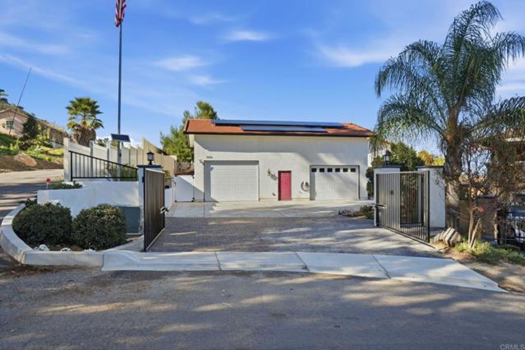 11656 Green Ln, Lakeside, CA 92040