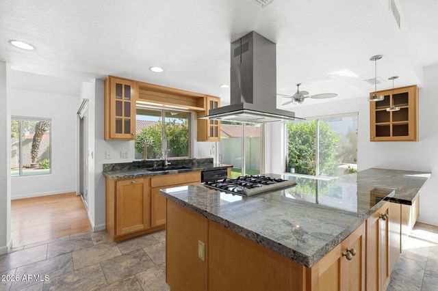 10587 E PALOMINO Road, Scottsdale, AZ 85258