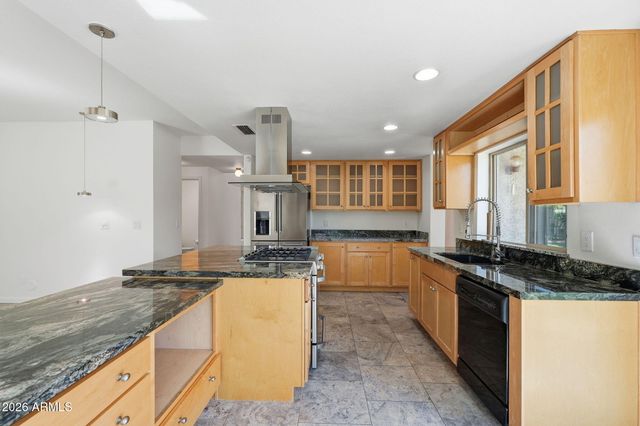 10587 E PALOMINO Road, Scottsdale, AZ 85258