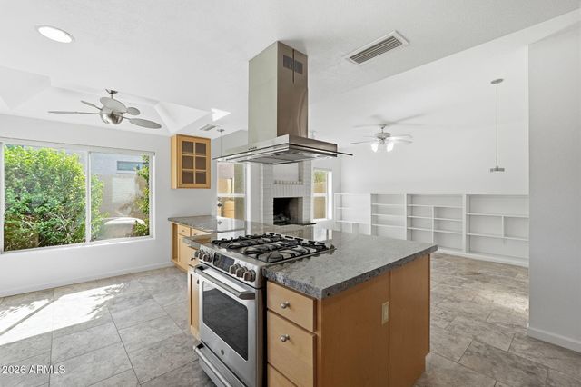10587 E PALOMINO Road, Scottsdale, AZ 85258