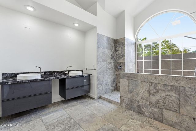 10587 E PALOMINO Road, Scottsdale, AZ 85258