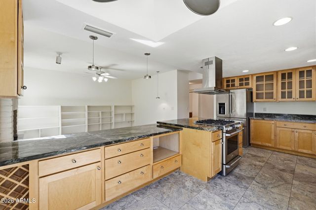 10587 E PALOMINO Road, Scottsdale, AZ 85258