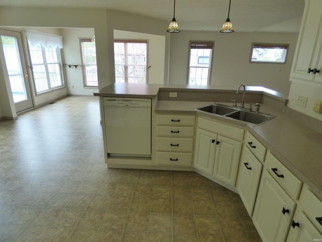 6433 Armstrong Drive, South Bend, IN 46614
