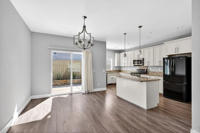 1932 Camino Del Prado, Santa Rosa, CA 95403