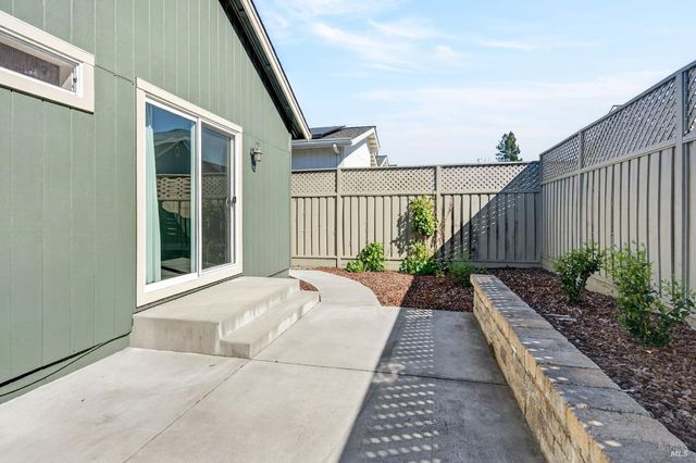 1932 Camino Del Prado, Santa Rosa, CA 95403