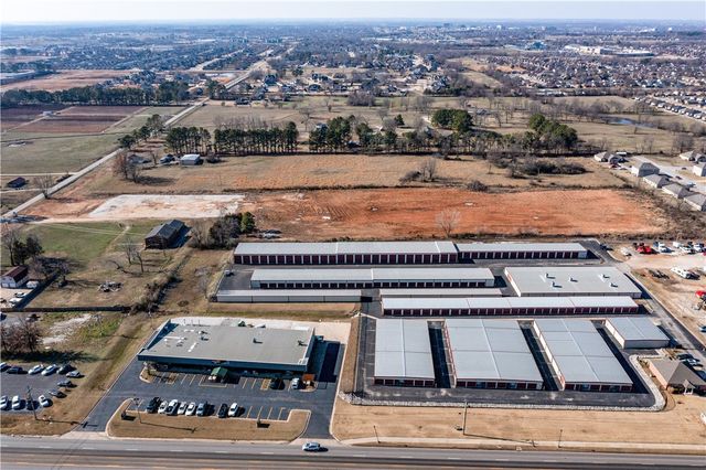 961 W Laurel Avenue, Rogers, AR 72758