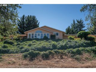 146 AKER Dr, Myrtle Creek, OR 97457