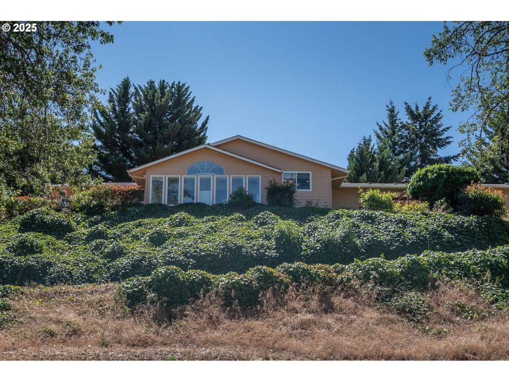 146 AKER Dr, Myrtle Creek, OR 97457