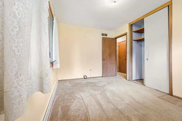 810 Summit AVENUE, Waukesha, WI 53188