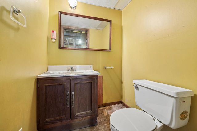 810 Summit AVENUE, Waukesha, WI 53188