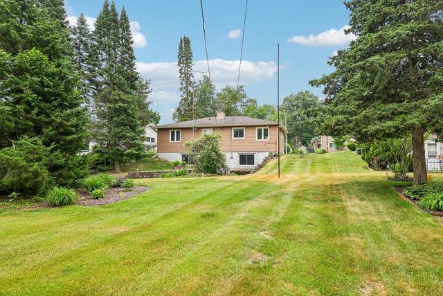 810 Summit AVENUE, Waukesha, WI 53188