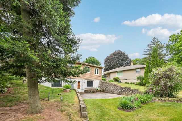810 Summit AVENUE, Waukesha, WI 53188
