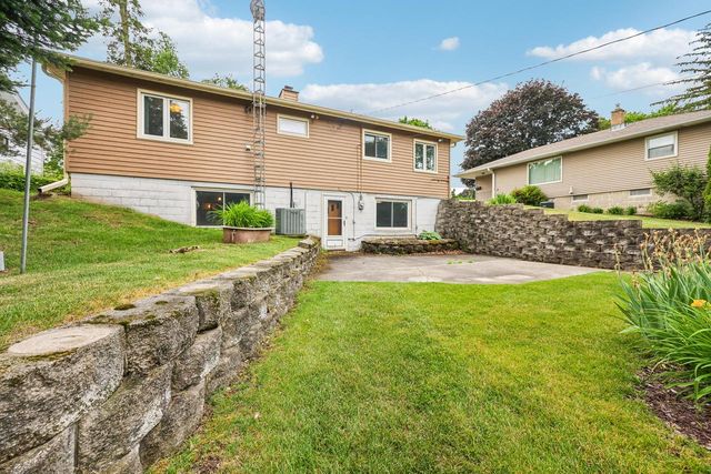 810 Summit AVENUE, Waukesha, WI 53188