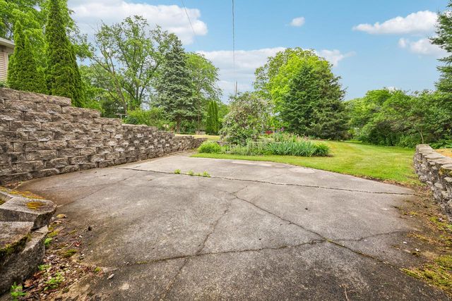 810 Summit AVENUE, Waukesha, WI 53188