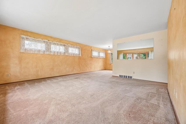 810 Summit AVENUE, Waukesha, WI 53188