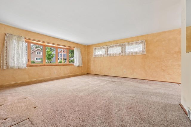 810 Summit AVENUE, Waukesha, WI 53188