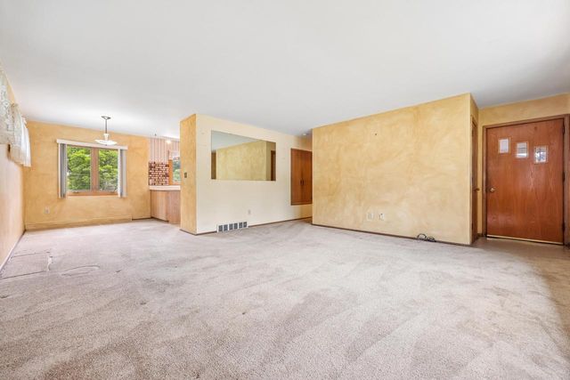 810 Summit AVENUE, Waukesha, WI 53188