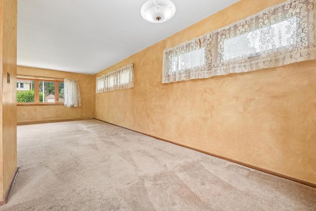 810 Summit AVENUE, Waukesha, WI 53188