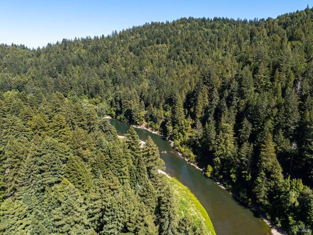 17390 Riverside Dr, Guerneville, CA 95446