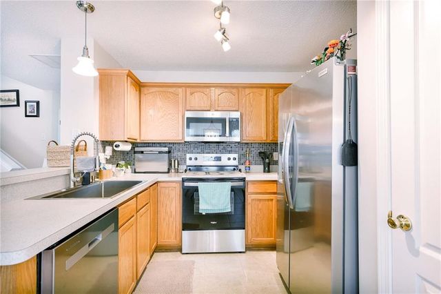 417 Red Coat Lane, Woodstock, GA 30188