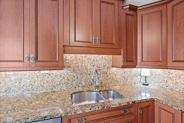 6972 BENT CREEK DR, Germantown, TN 38138