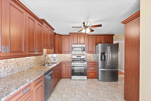 6972 BENT CREEK DR, Germantown, TN 38138