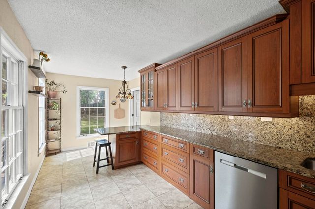 6972 BENT CREEK DR, Germantown, TN 38138