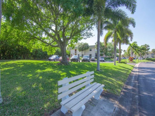21 Vista Gardens Trail 104, Vero Beach, FL 32962