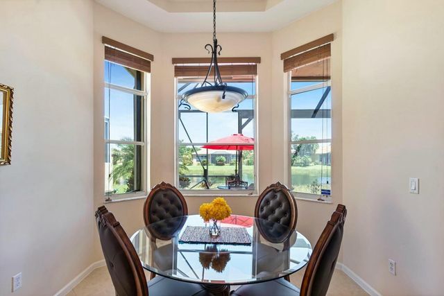 8709 Via Grande E, Wellington, FL 33411