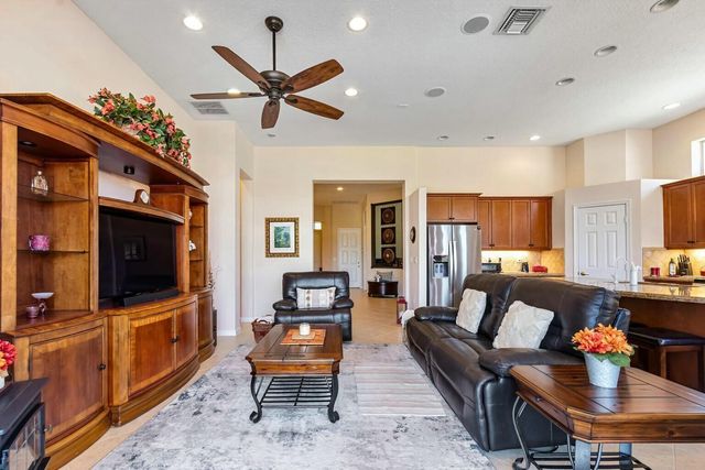 8709 Via Grande E, Wellington, FL 33411