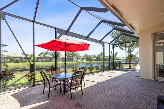 8709 Via Grande E, Wellington, FL 33411