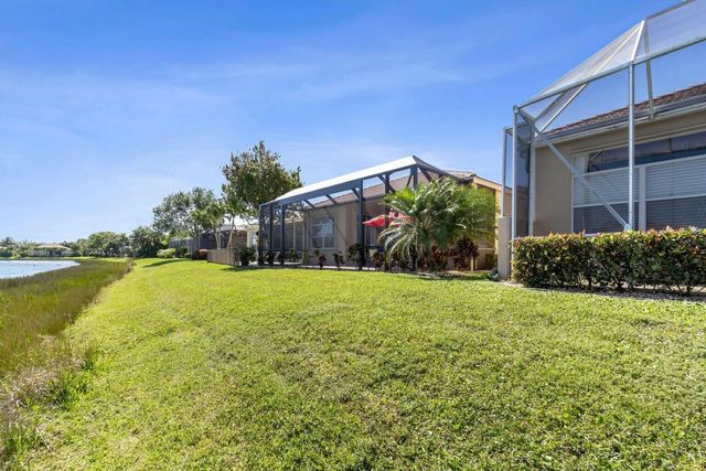 8709 Via Grande E, Wellington, FL 33411