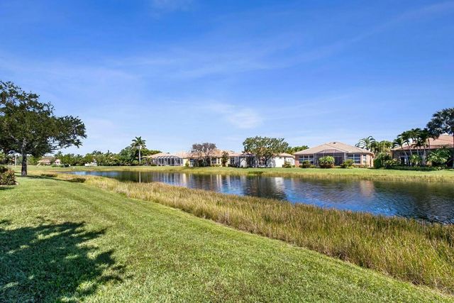 8709 Via Grande E, Wellington, FL 33411