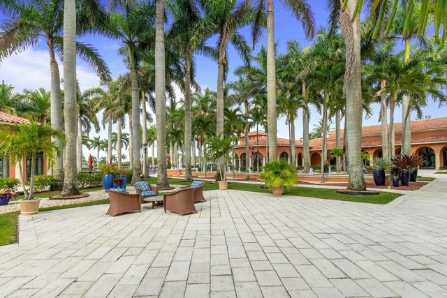 8709 Via Grande E, Wellington, FL 33411