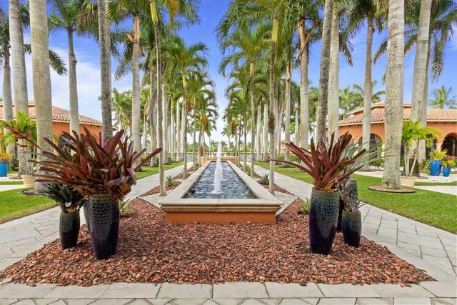 8709 Via Grande E, Wellington, FL 33411