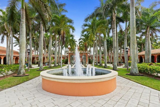 8709 Via Grande E, Wellington, FL 33411