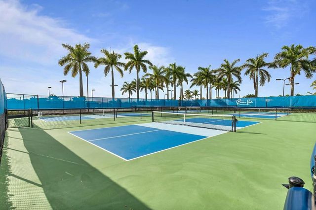 8709 Via Grande E, Wellington, FL 33411