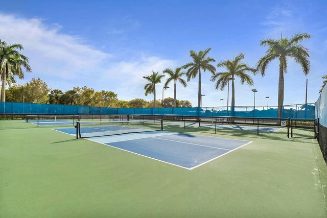 8709 Via Grande E, Wellington, FL 33411