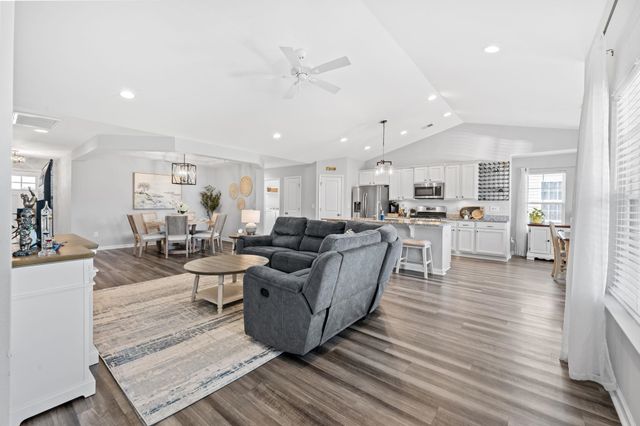 3708 Park Pointe Ave., Little River, SC 29566