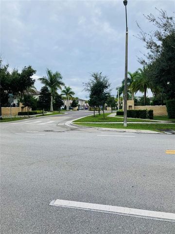 640 Pioneer Way 640, Royal Palm Beach, FL 33411