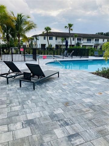 640 Pioneer Way 640, Royal Palm Beach, FL 33411