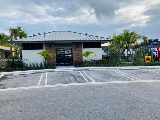 640 Pioneer Way 640, Royal Palm Beach, FL 33411