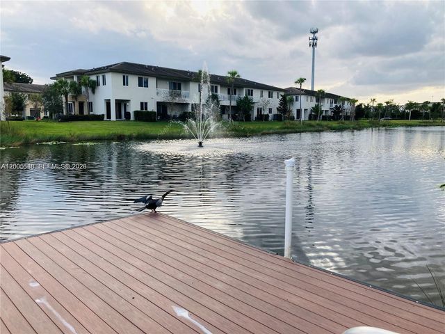 640 Pioneer Way 640, Royal Palm Beach, FL 33411