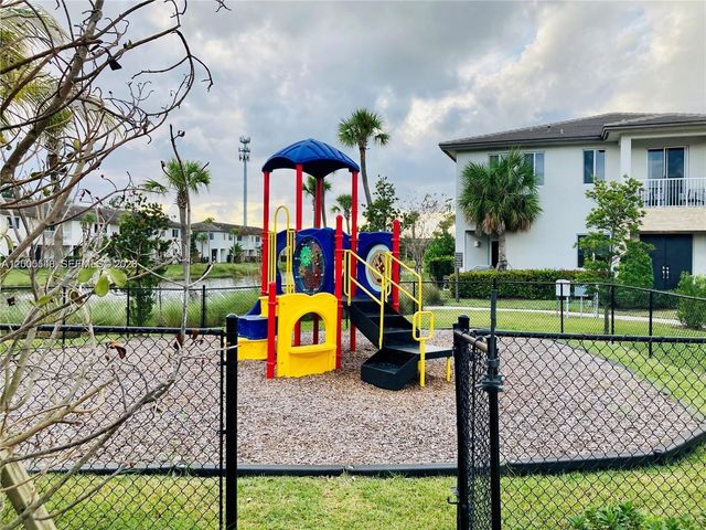 640 Pioneer Way 640, Royal Palm Beach, FL 33411
