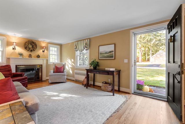 124 Ridgewood Road, Glastonbury, CT 06033