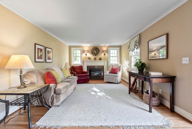 124 Ridgewood Road, Glastonbury, CT 06033